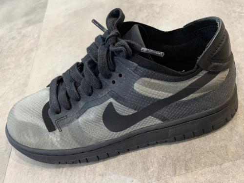 コムデギャルソン × ナイキのWMNS DUNK LOW/CDG