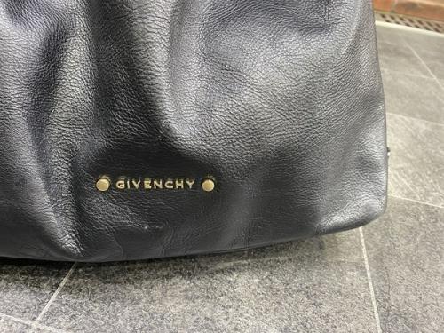 GIVENCHYのジバンシー