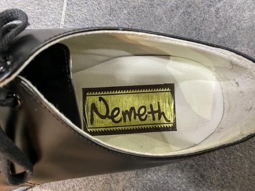 ネメスのシューズ