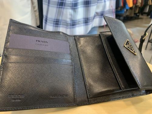 プラダの3つ折り財布