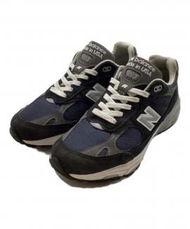 「スニーカーのNEW BALANCE 」