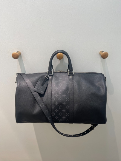 「ラグジュアリーブランドのLOUIS VUITTON 」