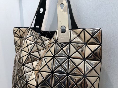 BAOBAO ISSEYMIYAKEのﾊﾞｵﾊﾞｵｲｯｾｲﾐﾔｹ