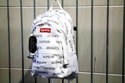 「SUPREMEのバックパック 」