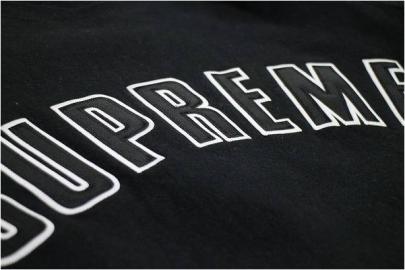 「SUPREMEのARC LOGO 」