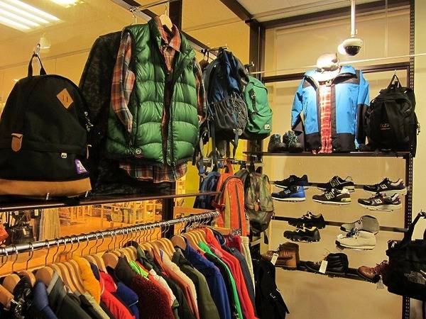 アウトドアコーナー 機能性抜群 秋から一着は必須のアレを紹介 12 08 26発行