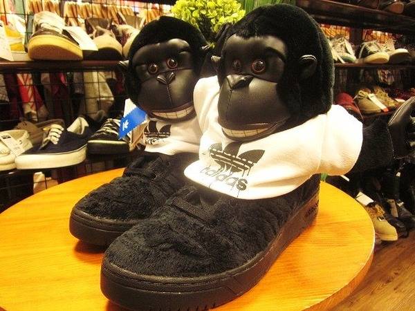 ゴリラが出没！？人気デザイナー【ジェレミースコット】とadidasコラボ
