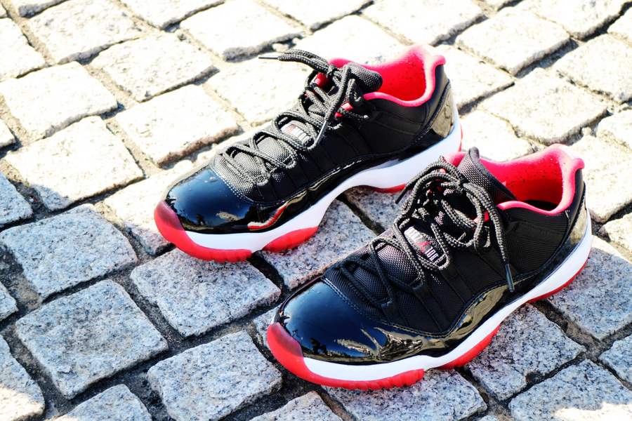 オリンピックモデルが話題となった”AIR JORDAN 11”定番カラー入荷  