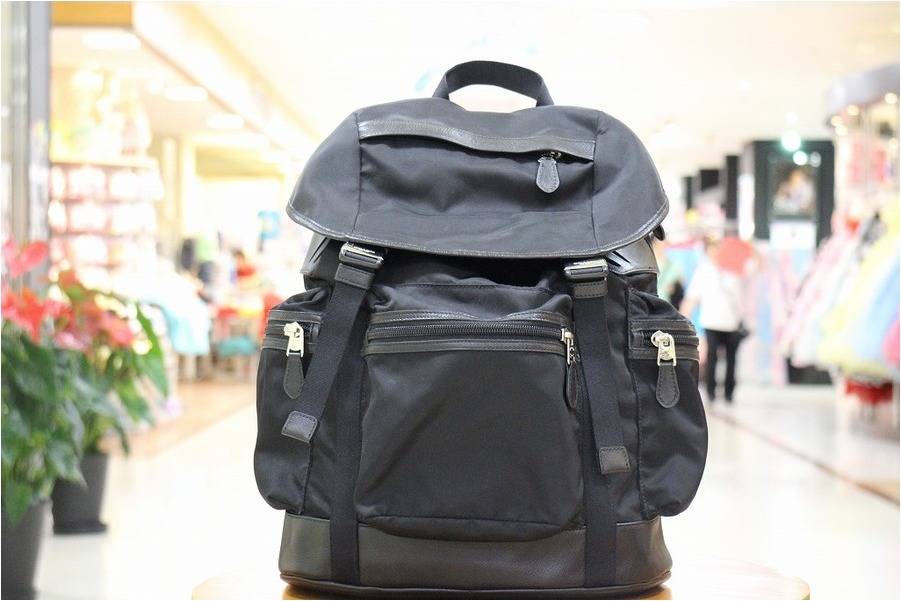 PRADAリュックにも似たバックパック・・・意外なあのメーカー PRADAリュックにも似たバックパック・・・意外なあのメーカー