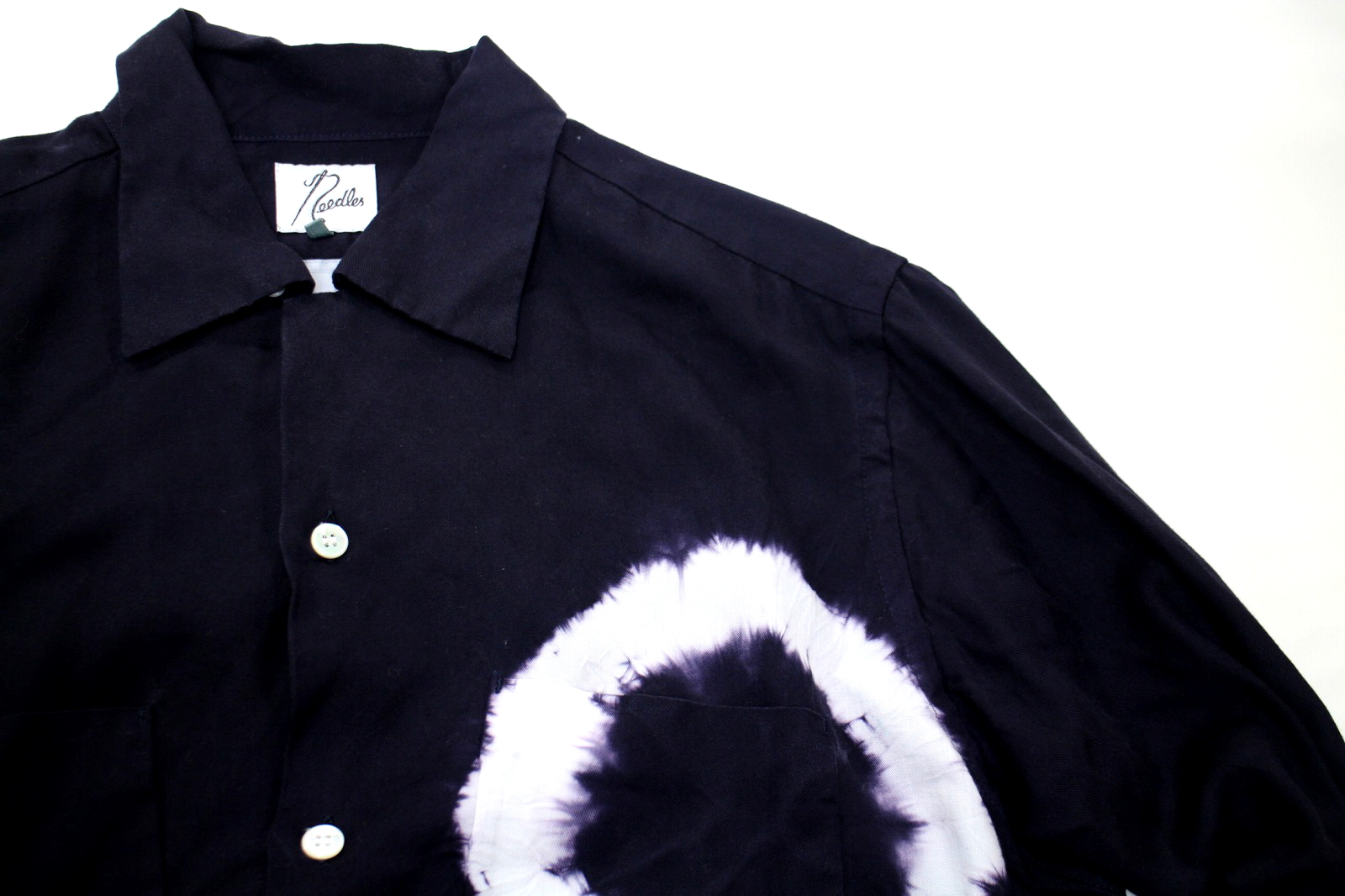 Needles×NOMA t.d.】絞り染めでインパクト大、クラシックシャツのご