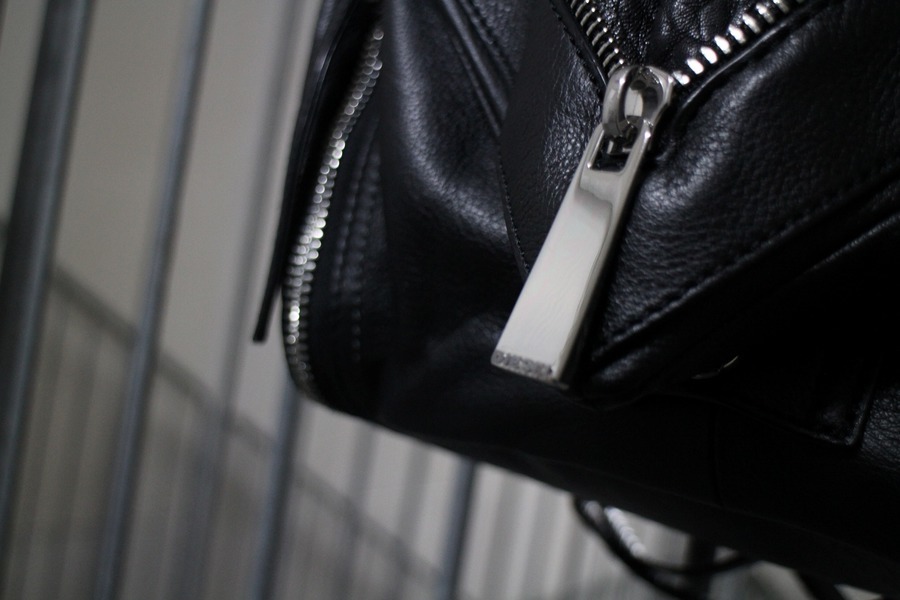 DIESEL/ディーゼル】レディース必見、人気レザーリュック新入荷です 