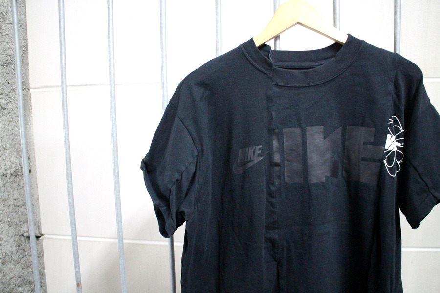 NIKE sacai Tシャツ