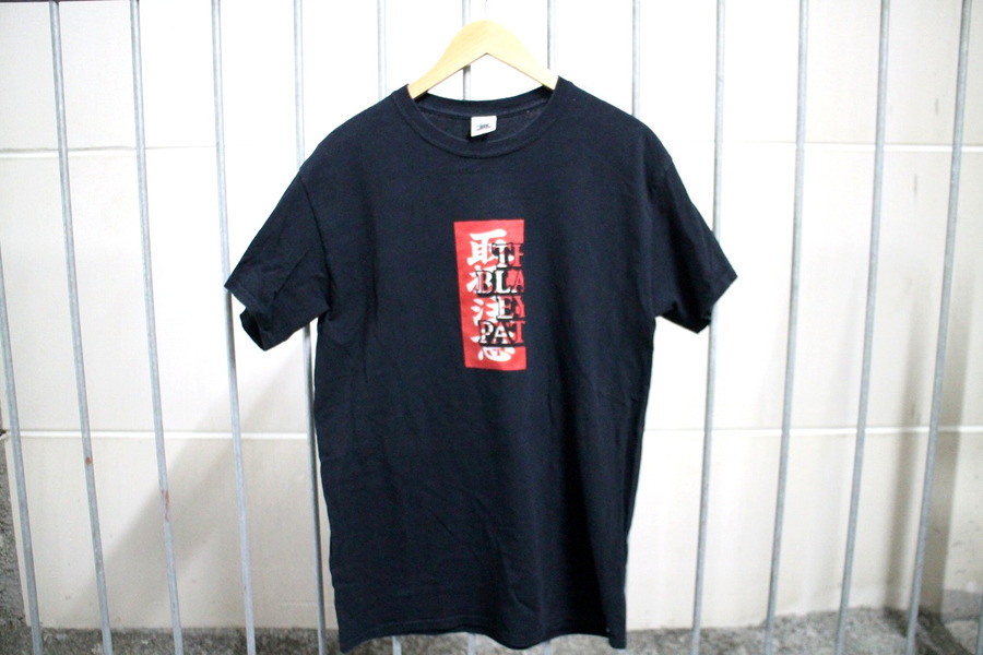 【グレーＬサイズ】 取扱注意Tシャツ ／ ブラックアイパッチ