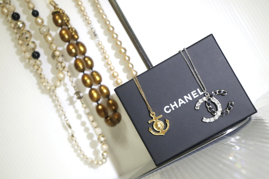Chanel シャネル ネックレス等のアクセサリー類大量入荷致しました 11 28発行