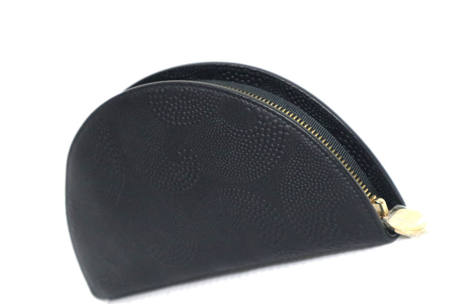 Tiffany & Co/ティファニー】より、ハーフムーンウォレットが入荷