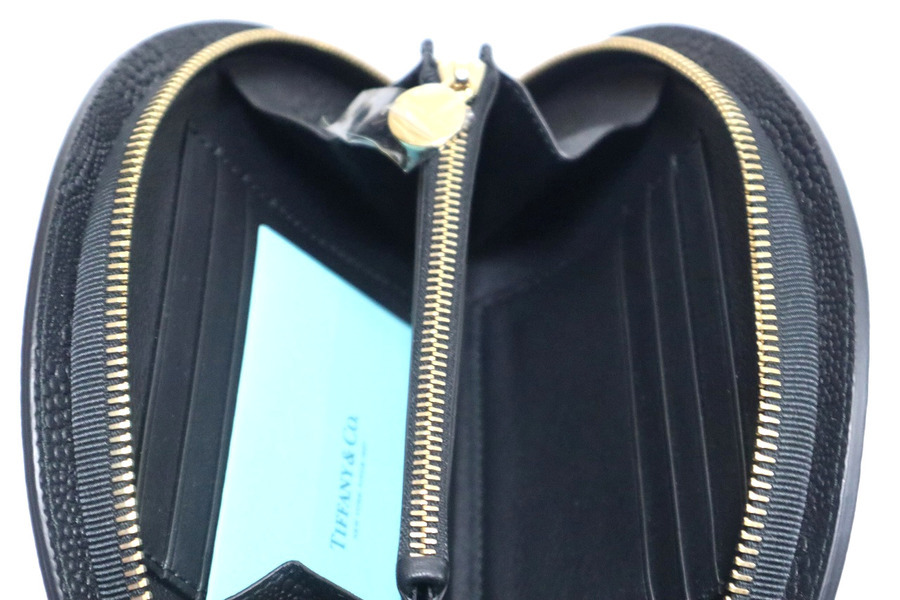 Tiffany & Co/ティファニー】より、ハーフムーンウォレットが入荷