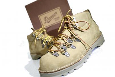 「コラボ・別注アイテムのDanner×Engineered Garments 」