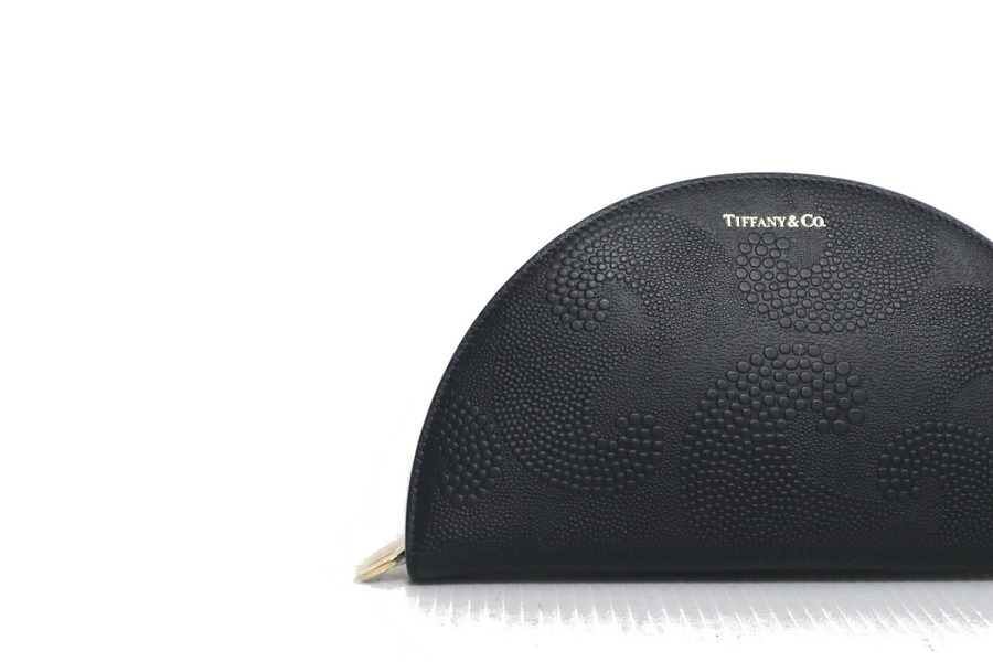 Tiffany & Co/ティファニー】より、ハーフムーンウォレットが入荷