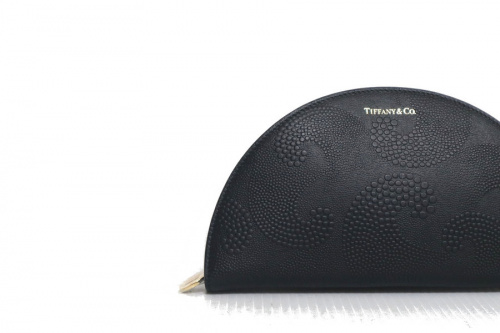 Tiffany & Co/ティファニー】より、ハーフムーンウォレットが入荷