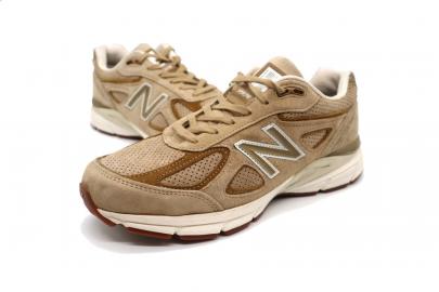 「スニーカーのNEW BALANCE 」