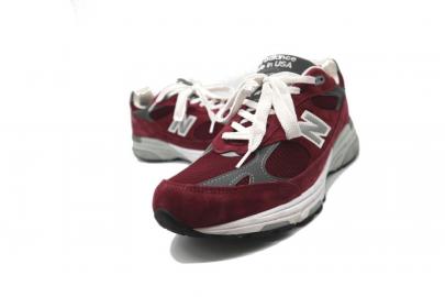 「スニーカーのNEW BALANCE 」