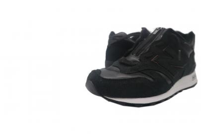 「スニーカーのNEW BALANCE 」