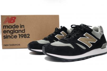 「スニーカーのNEW BALANCE 」