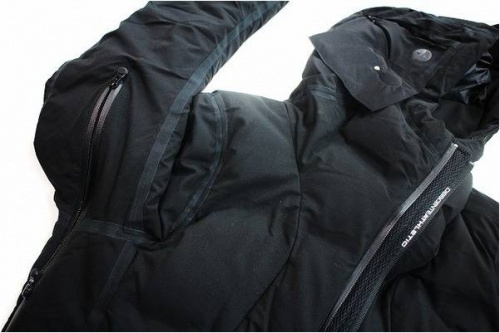 トップスのダウンジャケット