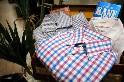メンズのシャツ