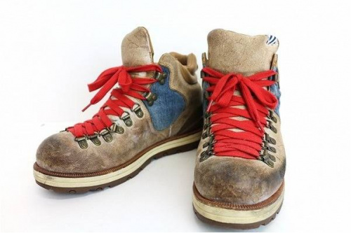 マウンテンブーツのバック