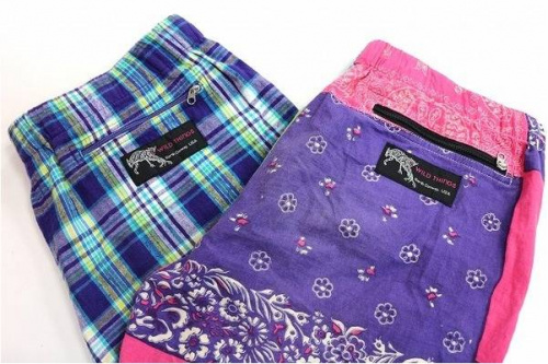 アウトドアのショーツ