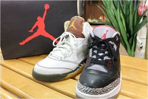 スニーカーのナイキ