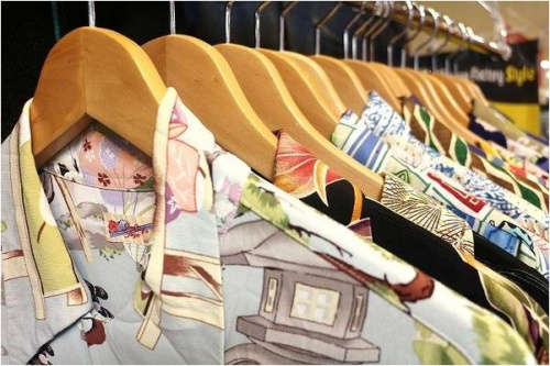 アロハシャツのサンサーフ