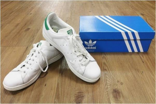 アディダスのスタンスミス