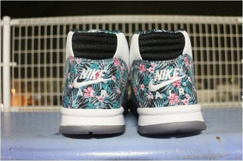 スニーカー買取強化の駐車場無料