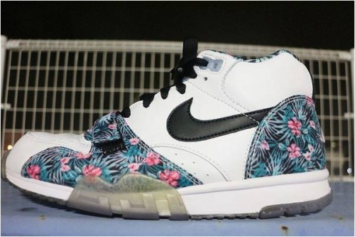 駐車場無料のアロハ柄