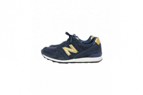 NEW BALANCEの梨花