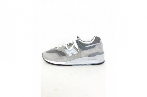 スニーカーのNEW BALANCE