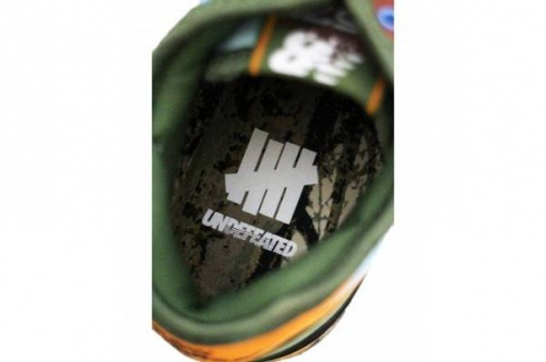 アンディフィーテッドのスニーカー