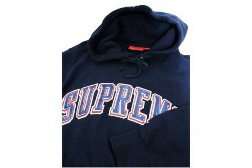 SUPREMEのパーカー