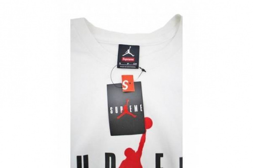 SUPREMEのAIR JORDAN