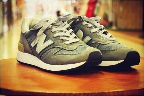 NEW BALANCEの即完売