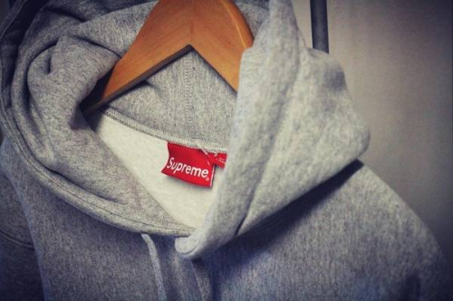 SUPREMEのパーカー