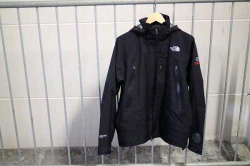 ダウンジャケットのアウトドア