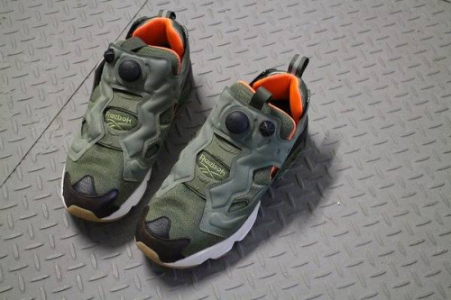 Reebokのスニーカー