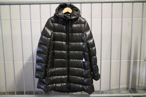 未使用品のダウンコート