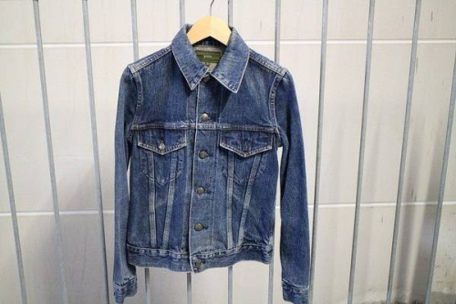 トレンチコートの川崎