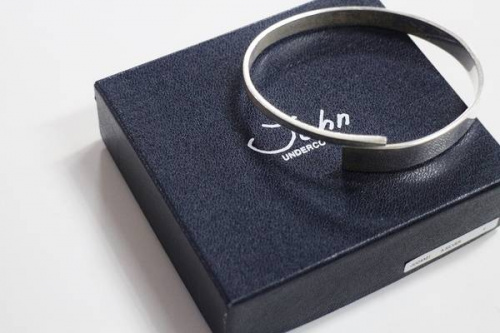 UNDER COVERのアクセサリー