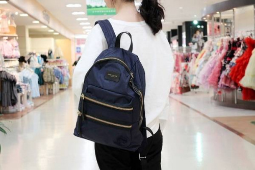 MARC JACOBSのマークジェイコブス