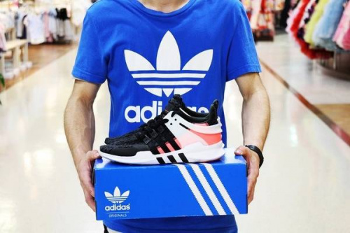 NIKEのadidas